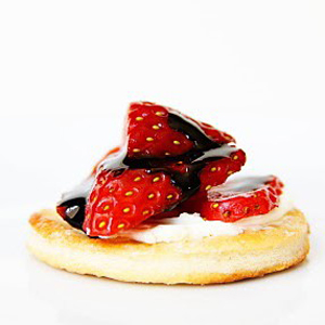 Mini Strawberry Mascarpone Tarts with Dark Chocolate Balsamic Vinegar